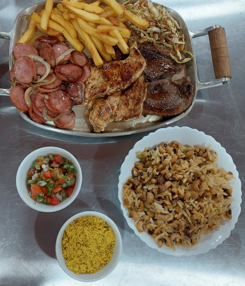 Prato de churrasco com arroz